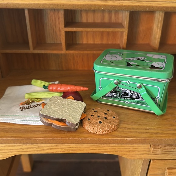 American girl Kit’s desk, chair and lunch set - Picture 2 of 3
